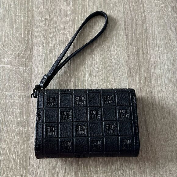 NWOT … STEVE MADDEN “Embossed” Wristlet / Wallet - Picture 2 of 4